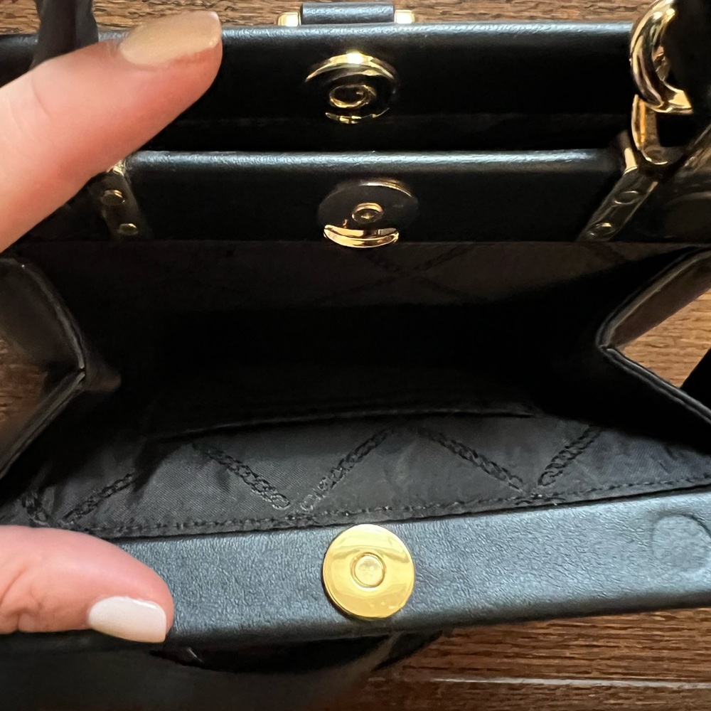 Michael Michael Kors Gramercy Frame Beaded Rose Black/Gold - Picture 8 of 9